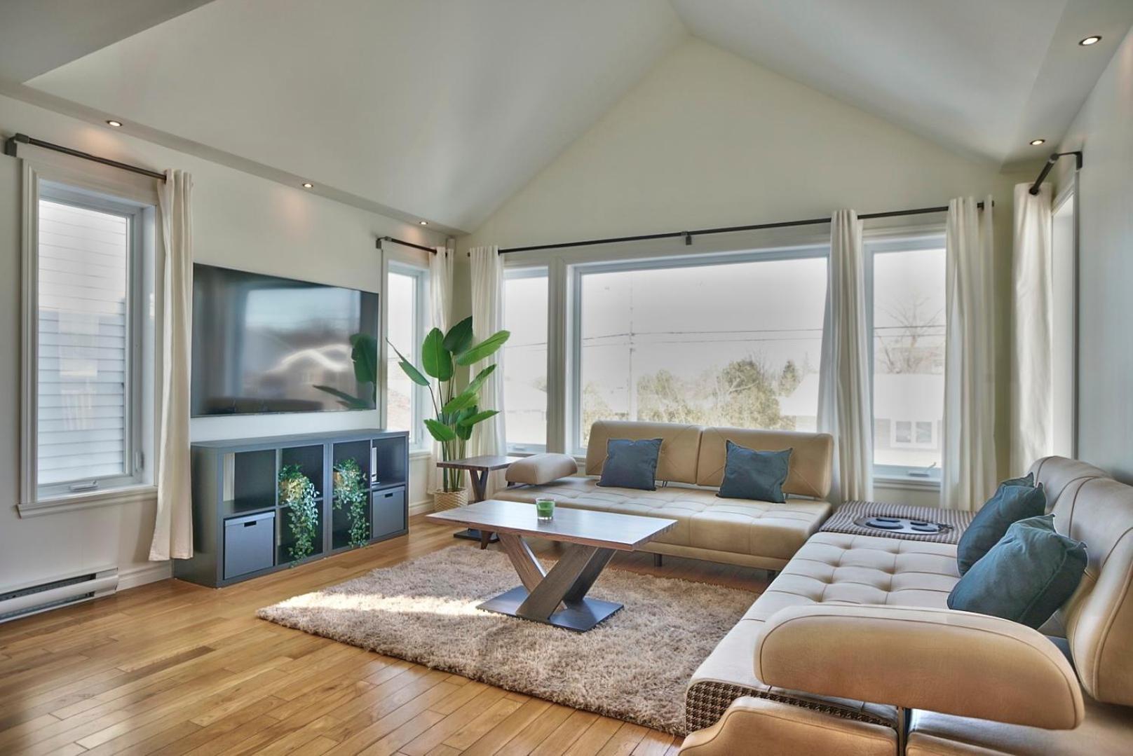 Dynamite 2-Bedroom House, Garage, Sleeps 6 舍布鲁克 外观 照片